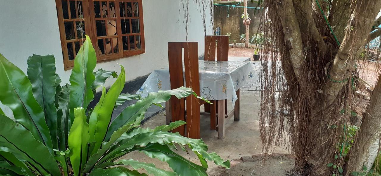 Bisandu Guesthouse Mirissa Exterior photo