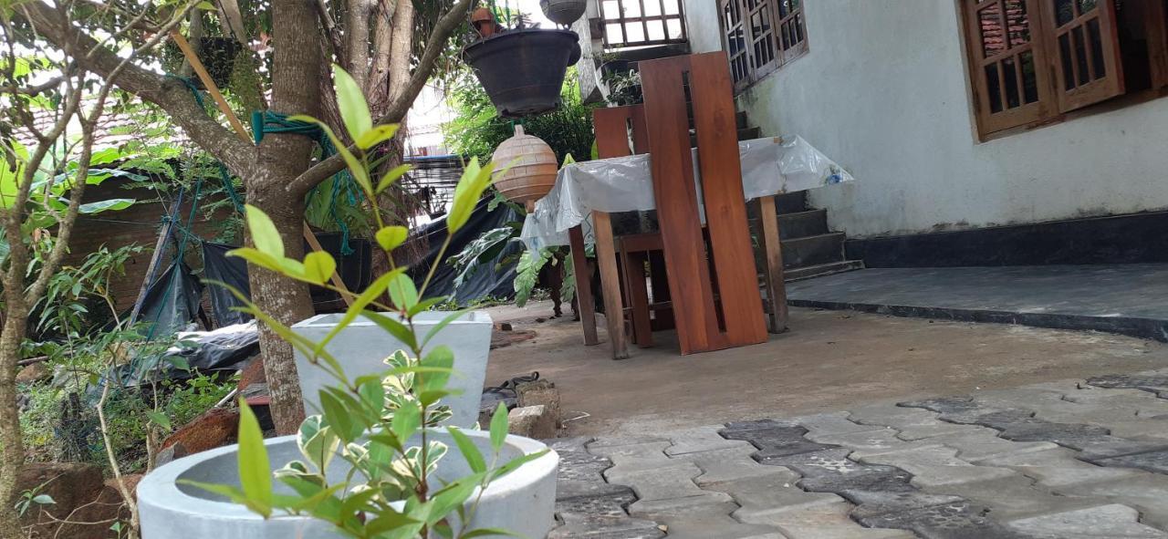 Bisandu Guesthouse Mirissa Exterior photo